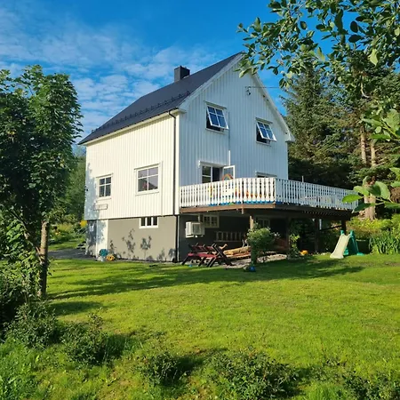 Hus I Naturskjonne Omgivelser Dom wakacyjny Hopen (Vagan)